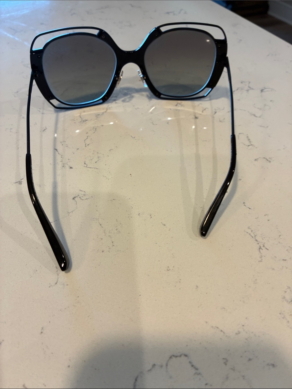 TORY BURCH BLACK OVERSIZED SUNGLASSES  WITH ORANGE CASE BRAND NEW - Picture 4 of 4